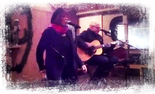 Katrin Haug singt live